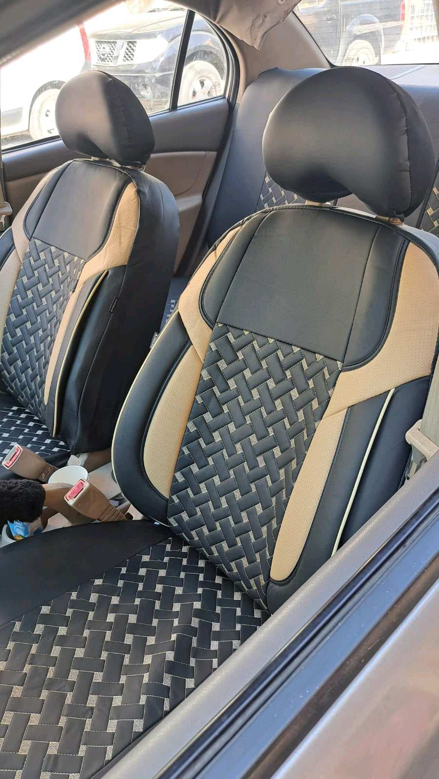 خدمة تركيب فرش جلد فاخر لمقاعد السيارة 